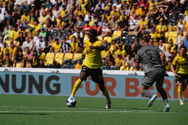 Bern, Switzerland - August 23: Joel Monteiro (11 YB) against Liridon Berisha (5 VAD) during the Brack Super League match between BSC Young Boys and FC Vaduz at Stadion Wankdorf on August 23, 2026 in Bern, Switzerland. Copyright: xKjetilxWaberx xSPPx Sportspressphoto_SPR213525