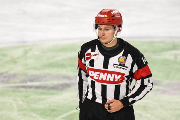 Nuernberg Ice Tigers vs. Loewen Frankfurt, Eishockey, Deutsche Eishockey Liga, Penny DEL, Vorbereitungsspiel, Gaeuboden Cup, Saison 2026 2027 am 23.08.2026 Schiedsrichter Zsombor Palkövi, Eishockey Herren, Deutsche Eishockey Liga, Penny DEL, Vorbereitungsspiel, Gaeuboden Cup, Saison 2026 2027 am 23.08.2026 im Eisstadion am Pulverturm, Nuernberg Ice Tigers (blau) gegen Loewen Frankfurt (weiss)