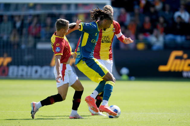 2026-08-23 Go Ahead Eagles v ADO Den Haag - VriendenLoterij Eredivisie DEVENTER, NETHERLANDS - AUGUST 23: (L-R) Mathis Suray of Go Ahead Eagles, Yannick Eduardo of ADO Den Haag during the VriendenLoterij Eredivisie match between Go Ahead Eagles and ADO Den Haag at De Adelaarshorst on August 23, 2026 in Deventer, Netherlands. Deventer De Adelaarshorst Netherlands Content not available for redistribution in The Netherlands directly or indirectly through any third parties. Copyright: xDennisxBresserx