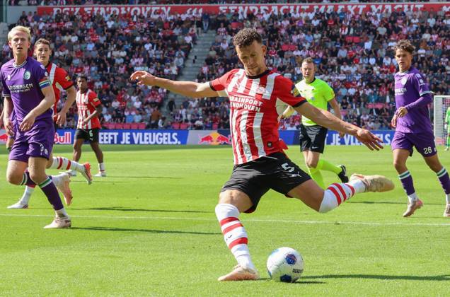 EINDHOVEN - PSV Eindhoven aanvaller Ivan Perisic tijdens de Vriendenloterij eredivisie wedstrijd tussen PSV en FC Groningen in Philips stadion op 23 augustus 2026 in Eindhoven , Nederland. -
