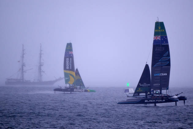 GER, Sail GP, Rockwool Germany Sail Grand Prix, Sassnitz, 22.-23.08.2026, Deutschland, Samstag, 23.08.2026, Renntag 2, BONDS FLYING ROOS - Sail GP Team - Australia; Driver - Tom Slingsby, BLACK FOILS - Sail GP Team - New Zealand; Driver - Peter Burling, im finalen Rennen, GER, Sail GP, Rockwool Germany Sail Grand Prix, Sassnitz, 22.-23.08.2026, Deutschland, Samstag, 23.08.2026, Renntag 2, Copyright: xClaudiusxRauchx