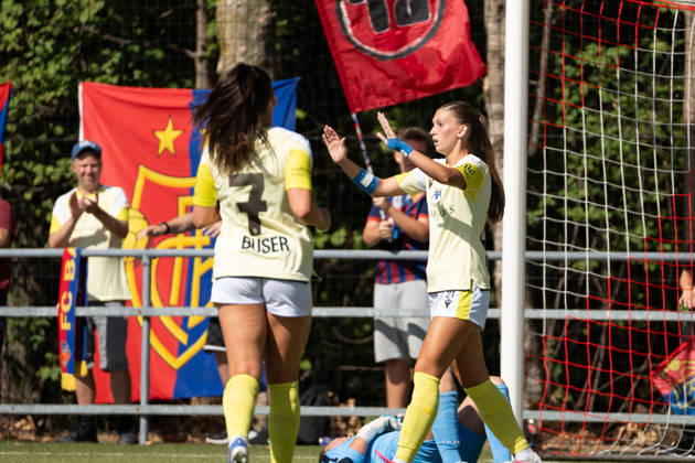 DÜDINGEN, FRIBOURG - AUGUST 23: Alisa Renee Arthur of FC Basel 1893 celebrates after scoring another goal during the AXA Women?s Swiss Cup match between SC Düdingen and FC Basel 1893 at FKB Stadion Birchhölzli on August 23, 2026 in Düdingen, Fribourg, Switzerland. Copyright: xLivioxBaeriswylx xSPPx Sportspressphoto_SPR213578
