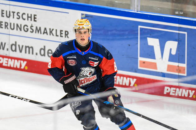 Nuernberg Ice Tigers vs. Loewen Frankfurt, Eishockey, Deutsche Eishockey Liga, Penny DEL, Vorbereitungsspiel, Gaeuboden Cup, Saison 2026 2027 am 23.08.2026 Noah Samanski (Nuernberg Ice Tigers), Eishockey Herren, Deutsche Eishockey Liga, Penny DEL, Vorbereitungsspiel, Gaeuboden Cup, Saison 2026 2027 am 23.08.2026 im Eisstadion am Pulverturm, Nuernberg Ice Tigers (blau) gegen Loewen Frankfurt (weiss)