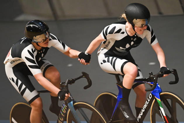 2026 UCI Junior Track World Championships Picture by Mathew Wells SWpix.com - 23 08 2026 - Cycling - 2026 UCI Junior Track World Championships - Heusden-Zolder, Flanders, Belgium - Women Madison Final - Lily Keast and Neve McKenzie of New Zealand Copyright: x xSWpix.comx(t axPhotographyxHubxLtd)xMathewxWells SWpix.comx SWP-3030-19260