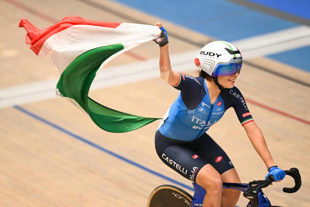 2026 UCI Junior Track World Championships Picture by Mathew Wells SWpix.com - 23 08 2026 - Cycling - 2026 UCI Junior Track World Championships - Heusden-Zolder, Flanders, Belgium - Women Madison Final - Agata Campana and Matilde Rossignoli of Italy wisn the Gold Medal Copyright: x xSWpix.comx(t axPhotographyxHubxLtd)xMathewxWells SWpix.comx SWP-3030-19262