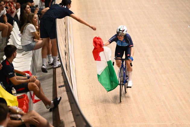 2026 UCI Junior Track World Championships Picture by Mathew Wells SWpix.com - 23 08 2026 - Cycling - 2026 UCI Junior Track World Championships - Heusden-Zolder, Flanders, Belgium - Women Madison Final - Agata Campana and Matilde Rossignoli of Italy wisn the Gold Medal Copyright: x xSWpix.comx(t axPhotographyxHubxLtd)xMathewxWells SWpix.comx SWP-3030-19264