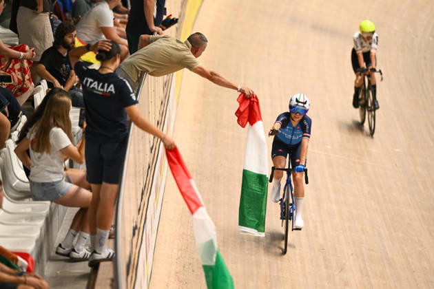 2026 UCI Junior Track World Championships Picture by Mathew Wells SWpix.com - 23 08 2026 - Cycling - 2026 UCI Junior Track World Championships - Heusden-Zolder, Flanders, Belgium - Women Madison Final - Agata Campana and Matilde Rossignoli of Italy wisn the Gold Medal Copyright: x xSWpix.comx(t axPhotographyxHubxLtd)xMathewxWells SWpix.comx SWP-3030-19266