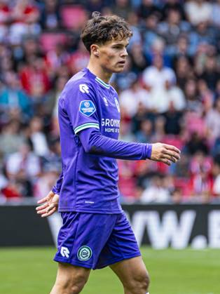 EINDHOVEN - Thom van Bergen of FC Groningen during the Eredivisie match between PSV Eindhoven and FC Groningen at the Philips Stadium on August 23, 2026 in Eindhoven, the Netherlands. KEVIN SENDERS ANP Eredivisie 2026 27 xVIxANPxSportx xMarcelxterxBalsxIVx 566111611 originalFilename: 566111611