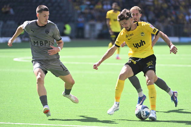 BERN, SWITZERLAND - AUGUST 23: Armin Gigovic of Young Boys r) against Daniel Kasper of Vaduz l) during the Swiss Super League match between BSC Young Boys and FC Vaduz at Stadion Wankdorf on August 23, 2026 in Bern, Switzerland. Bern Stadion Wankdorf Bern Switzerland Copyright: xJustPictures.ch ManuelxWinterbergerx jp-en-EuSpIm-MWI_2416