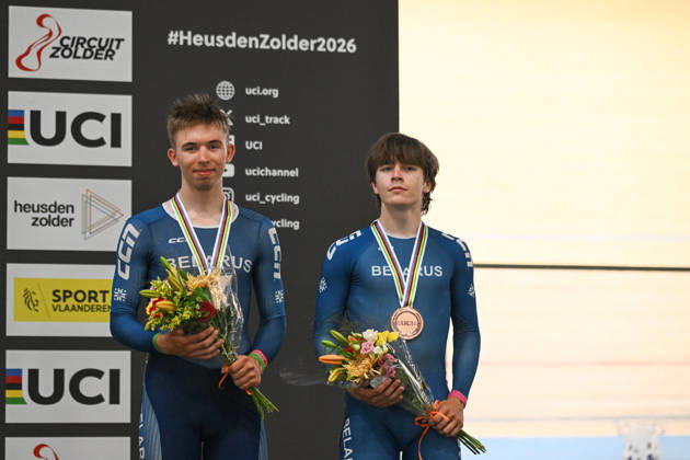 2026 UCI Junior Track World Championships Picture by Mathew Wells SWpix.com - 23 08 2026 - Cycling - 2026 UCI Junior Track World Championships - Heusden-Zolder, Flanders, Belgium - Men™s Madison Final - Dzianis Baranouski and Ilya Yankouski of Belarus receiving the Bronze Medal Copyright: x xSWpix.comx(t axPhotographyxHubxLtd)xMathewxWells SWpix.comx SWP-3030-19331