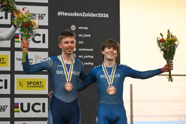 2026 UCI Junior Track World Championships Picture by Mathew Wells SWpix.com - 23 08 2026 - Cycling - 2026 UCI Junior Track World Championships - Heusden-Zolder, Flanders, Belgium - Men™s Madison Final - Dzianis Baranouski and Ilya Yankouski of Belarus receiving the Bronze Medal Copyright: x xSWpix.comx(t axPhotographyxHubxLtd)xMathewxWells SWpix.comx SWP-3030-19334