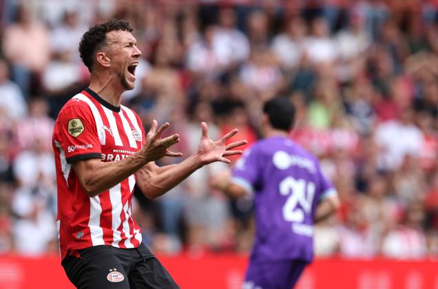EINDHOVEN - PSV Eindhoven aanvaller Ivan Perisic tijdens de Vriendenloterij eredivisie wedstrijd tussen PSV en FC Groningen in Philips stadion op 23 augustus 2026 in Eindhoven , Nederland. -