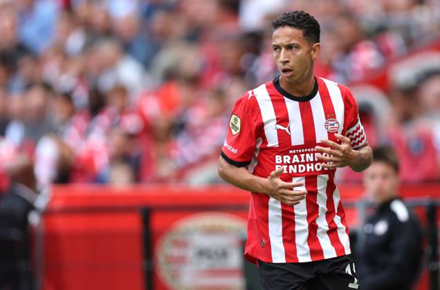 EINDHOVEN - PSV Eindhoven verdediger Mauro Junior tijdens de Vriendenloterij eredivisie wedstrijd tussen PSV en FC Groningen in Philips stadion op 23 augustus 2026 in Eindhoven , Nederland. -