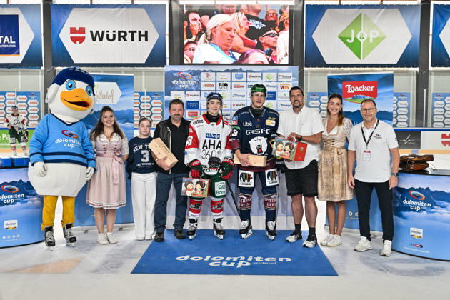 Dolomitencup 2026; Eisbären Berlin - Augsburger Panther; 23.08.2026 NEUMARKT, ITALY - 23. AUGUST: im Bild Moritz ELIAS (Augsburger Panther 46) und Leonhard PFÖDERL (Eisbären Berlin 93) nach dem Testspiel zwischen den Eisbären Berlin und den Augsburger Panthern beim Dolomitencup in der Würth Arena Neumarkt Copyright: xBEAUTIFULxSPORTS Goldbergx