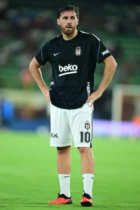 Alanyaspor v Besiktas - Turkish Super Lig ANTALYA, TURKIYE - AUGUST 23: Besiktas player Orkun Kokcu warms up prior to the Turkish Super Lig match between Corendon Alanyaspor and Besiktas at Alanya Oba Stadium, on August 23, 2026 in Antalya, Turkiye. Orhan Cicek Anadolu Antalya Turkey. Editorial use only. Please get in touch for any other usage. Copyright: x2026xAnadoluxOrhanxCicekx