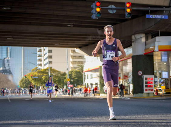 TRACK AND FIELD - Marathon - Buenos Aires 21K Half Marathon Photo by IPA ABACAPRESS.COM87735865 - Runners at the 21K Buenos Aires Half Marathon particPhoto by IPA ABACAPRESS.COMting in the street race in Argentina. Buenos Aires Argentina  Copyright: xIPAxSport ABACAx