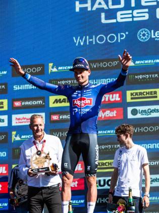 UCI coupe du monde cross country elite hommes Compagnon Michel MAXPPP - Les Gets 23 08 2026 UCI coupe du monde cross country elite hommes 1er Boichis Adrien France 2eme Van der Poel Mathieu Nederland 3eme Vidaurre Kossmann Martin CHI The 2026 UCI Mountain Bike World Series