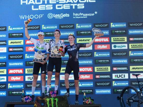 UCI coupe du monde Cross country moins de 23 ans femmes Compagnon Michel MAXPPP - Les Gets 23 08 2026 UCI coupe du monde Cross country moins de 23 ans femmes 1ere Corvi Valentina Italie 2eme Hutter Anina Suisse 3eme Embacher Katryn The 2026 UCI Mountain Bike World Series