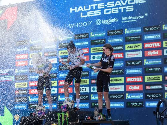 UCI coupe du monde Cross country moins de 23 ans femmes Compagnon Michel MAXPPP - Les Gets 23 08 2026 UCI coupe du monde Cross country moins de 23 ans femmes 1ere Corvi Valentina Italie 2eme Hutter Anina Suisse 3eme Embacher Katryn The 2026 UCI Mountain Bike World Series