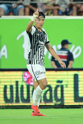Alanyaspor v Besiktas - Turkish Super Lig ANTALYA, TURKIYE - AUGUST 23: Besiktas player Hyeongyu Oh competes during the Turkish Super Lig 2nd week match between Corendon Alanyaspor and Besiktas at Alanya Oba Stadium in Antalya, Turkiye on August 23, 2026. Orhan Cicek Anadolu Antalya Turkey. Editorial use only. Please get in touch for any other usage.  Copyright: x2026xAnadoluxOrhanxCicekx