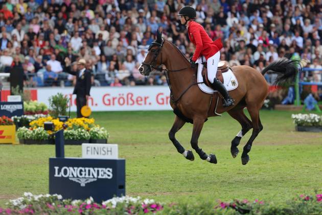 Sophie Hinners (GER, Deutschland) mit Pferd Iron Dames Singclair auf den Weg in den Parcour , Springen, FEI Jumping World Championship, WM, Weltmeisterschaft , FEI Jumping World Championship, Competition Individual Final, Longines-Prize, Longines-Preis, Finale Einzelwertung, Jumping , AACHEN - FEI World Championships 2026, Weltfest des Pferdesports, Reitsport Weltmeisterschaft 2026, Aachen 2026, Welcome Home 2026, Aachener Soers, 11. bis 23. August 2026, Reitsport, 23.08.2026, Aachen Aachener Soers Deutschland