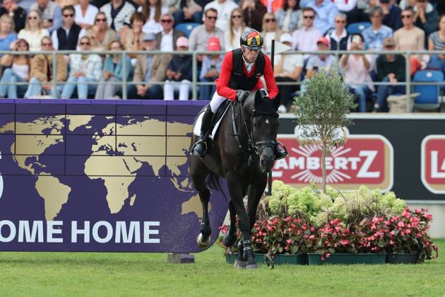 Marcus Ehning (GER, Deutschland) mit Pferd Coolio 42 am WM-Sprung, WM-Mauer, WM-Hindernis, Coolio verliert sein Hufeisen , Springen, FEI Jumping World Championship, WM, Weltmeisterschaft , FEI Jumping World Championship, Competition Individual Final, Longines-Prize, Longines-Preis, Finale Einzelwertung, Jumping , AACHEN - FEI World Championships 2026, Weltfest des Pferdesports, Reitsport Weltmeisterschaft 2026, Aachen 2026, Welcome Home 2026, Aachener Soers, 11. bis 23. August 2026, Reitsport, 23.08.2026, Aachen Aachener Soers Deutschland