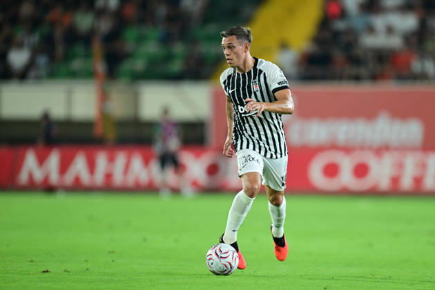 Alanyaspor v Besiktas - Turkish Super Lig ANTALYA, TURKIYE - AUGUST 23: Besiktas player Leanordo Trossard in action during the Turkish Super Lig 2nd week match between Corendon Alanyaspor and Besiktas at Alanya Oba Stadium in Antalya, Turkiye on August 23, 2026. Orhan Cicek Anadolu Antalya Turkey. Editorial use only. Please get in touch for any other usage. Copyright: x2026xAnadoluxOrhanxCicekx