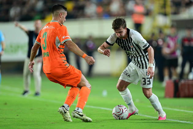 Alanyaspor v Besiktas - Turkish Super Lig ANTALYA, TURKIYE - AUGUST 23: Besiktas player Ridvan Yilmaz (33) in action during the Turkish Super Lig 2nd week match between Corendon Alanyaspor and Besiktas at Alanya Oba Stadium in Antalya, Turkiye on August 23, 2026. Orhan Cicek Anadolu Antalya Turkey. Editorial use only. Please get in touch for any other usage. Copyright: x2026xAnadoluxOrhanxCicekx