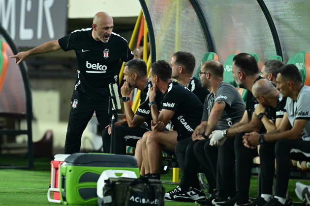 Alanyaspor v Besiktas - Turkish Super Lig ANTALYA, TURKIYE - AUGUST 23: Head coach Vincenzo Italiano of Besiktas reacts during the Turkish Super Lig 2nd week match between Corendon Alanyaspor and Besiktas at Alanya Oba Stadium in Antalya, Turkiye on August 23, 2026. Orhan Cicek Anadolu Antalya Turkey. Editorial use only. Please get in touch for any other usage. Copyright: x2026xAnadoluxOrhanxCicekx