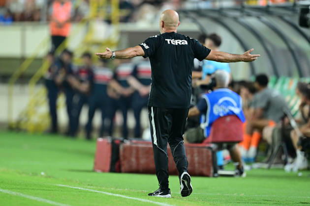 Alanyaspor v Besiktas - Turkish Super Lig ANTALYA, TURKIYE - AUGUST 23: Head coach Vincenzo Italiano of Besiktas reacts during the Turkish Super Lig 2nd week match between Corendon Alanyaspor and Besiktas at Alanya Oba Stadium in Antalya, Turkiye on August 23, 2026. Orhan Cicek Anadolu Antalya Turkey. Editorial use only. Please get in touch for any other usage. Copyright: x2026xAnadoluxOrhanxCicekx