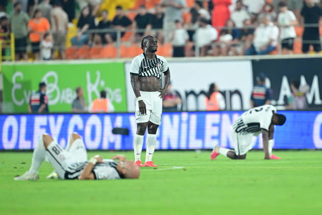 Alanyaspor v Besiktas - Turkish Super Lig ANTALYA, TURKIYE - AUGUST 23: Players of Besiktas react at the end of the Turkish Super Lig 2nd week match between Corendon Alanyaspor and Besiktas at Alanya Oba Stadium in Antalya, Turkiye on August 23, 2026. Orhan Cicek Anadolu Antalya Turkey. Editorial use only. Please get in touch for any other usage. Copyright: x2026xAnadoluxOrhanxCicekx