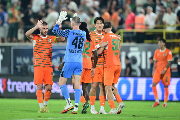 Alanyaspor v Besiktas - Turkish Super Lig ANTALYA, TURKIYE - AUGUST 23: Players of Alanyaspor celebrate at the end of the Turkish Super Lig 2nd week match between Corendon Alanyaspor and Besiktas at Alanya Oba Stadium in Antalya, Turkiye on August 23, 2026. Orhan Cicek Anadolu Antalya Turkey. Editorial use only. Please get in touch for any other usage. Copyright: x2026xAnadoluxOrhanxCicekx