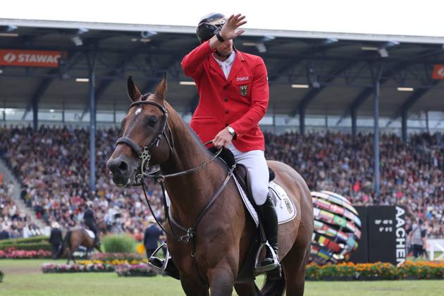 Richard Vogel (GER, Deutschland) mit Pferd United Touch S, Frust und Enttäuschung, Winken zu den Fans , Springen, FEI Jumping World Championship, WM, Weltmeisterschaft FEI Jumping World Championship, Competition Individual Final, Longines-Prize, Longines-Preis, Finale Einzelwertung, Jumping , AACHEN - FEI World Championships 2026, Weltfest des Pferdesports, Reitsport Weltmeisterschaft 2026, Aachen 2026, Welcome Home 2026, Aachener Soers, 11. bis 23. August 2026, Reitsport, 23.08.2026, Aachen Aachener Soers Deutschland