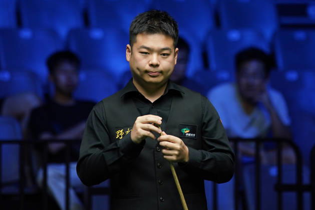 WUHAN, CHINA - AUGUST 25: Pang Junxu of China chalks the cue in the third round match against Shaun Murphy of England on day 3 of Wuhan Open 2026 at the Optics Valley Gymnasium of Huazhong University of Science and Technology on August 25, 2026 in Wuhan, Hubei Province of China.  Copyright: xTaixChengzhex 111662030989