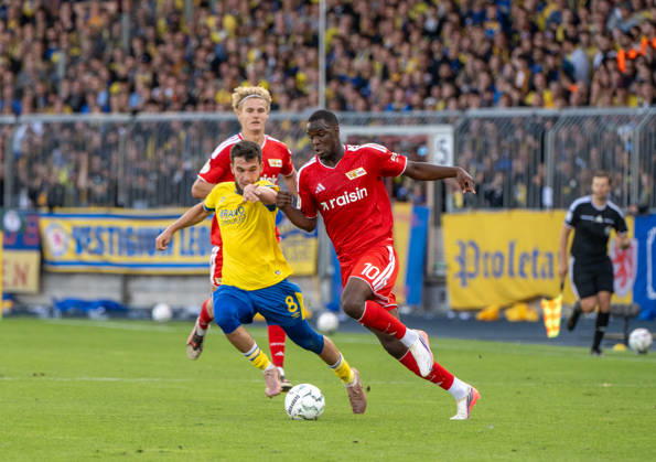 Fußball, Herren, Saison 2026 2027, DFB-Pokal (1. Runde), Eintracht Braunschweig - 1. FC Union Berlin (2:4), v. l. Mehmet Aydin (Braunschweig), Ilyas Ansah (1. FC Union), 23.08.2026, Copyright: xMatthiasxKochx
