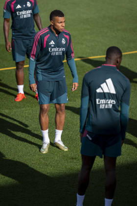 Real Madrid training session Kylian Mbappe of Real Madrid CF is seen training with his teammates during the training session ahead of their LaLiga EA Sports football match against Real Sociedad at Ciudad Real Madrid on August 25, 2026 in Madrid, Spain. Madrid Ciudad Real Madrid Madrid Spain Copyright: xAlbertoxGardinx AGardin_20260825_Foot_Rea_Mad_Tra_0089