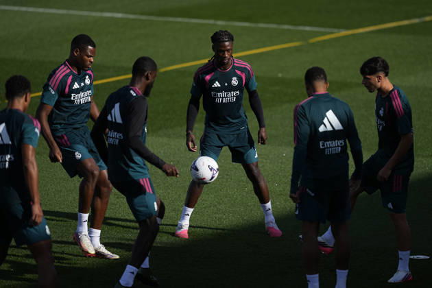 August 25, 2026, Valdebebas, Madrid, Spain: Denzel Dumfries and Eduardo Camavinga during the training day of Real Madrid ahead the Spanish League, LaLiga EA Sports, football match against Real Sociedad at Ciudad Deportiva Real Madrid on August 25, 2026, in Valdebebas, Madrid, Spain. Real Madrid Training And press conference, PK, Pressekonferenz - LaLiga EA Sports - ZUMAa181 20260825_zaa_a181_002 Copyright: xOscarxJ.xBarrosox