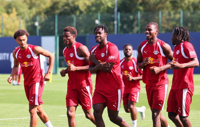 RB Leipzig - Training Bundesliga Leipzig, 25.08.2026, Trainingszentrum Cottaweg, Fußball Bundesliga , RB LEIPZIG - Training, Saisonvorbereitung zur Saison 2026 27 , Im Bild v.l.: Tidiam Gomis, Abdoul Kone, El Chadaille Bitshiabu, Ezechiel Banzuzi und Johan Bakayoko ,