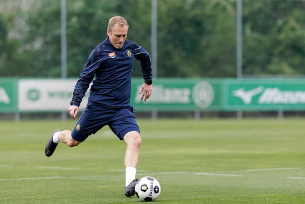 SOCCER - UEFA ECL, Rapid vs Hearts VIENNA,AUSTRIA,25.AUG.26 - SOCCER - UEFA Conference League, play-off, SK Rapid Wien vs Heart of Midlothian FC, preview, training Rapid. Image shows head coach Johannes Hoff Thorup (Rapid).  GEPAxpictures xArminxRauthner