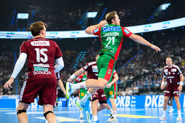 Muenchen: HBL Super Cup 2026 - SC Magdeburg - Fuechse Berlin v.li. Tobias Grondahl (Berlin), Albin Lagergren (SC Magdeburg) Muenchen SAP Garden Bayern Deutschland