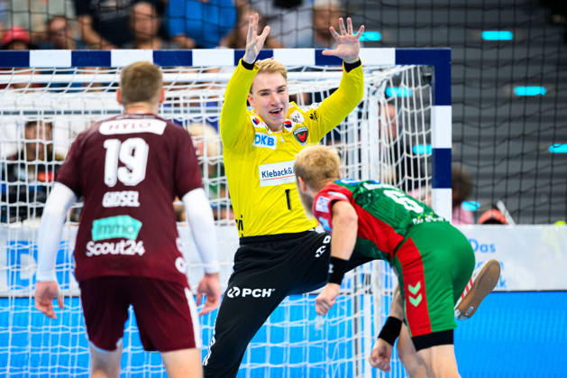 Muenchen: HBL Super Cup 2026 - SC Magdeburg - Fuechse Berlin Torhueter Lasse Ludwig (Berlin), Matthias Musche (SC Magdeburg) Muenchen SAP Garden Bayern Deutschland