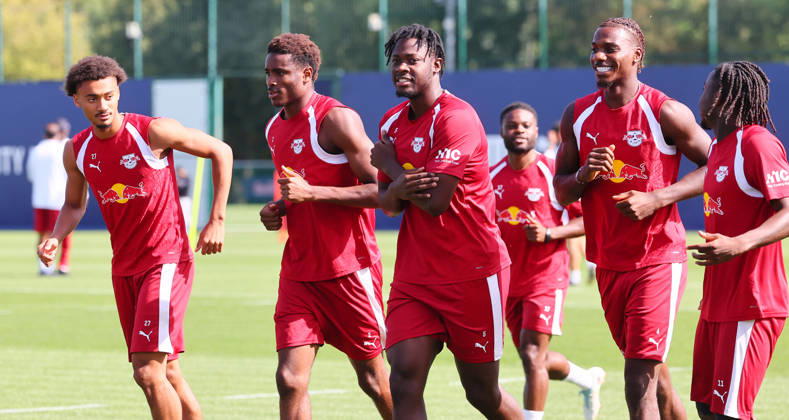RB Leipzig - Training Bundesliga Leipzig, 25.08.2026, Trainingszentrum Cottaweg, Fußball Bundesliga , RB LEIPZIG - Training, Saisonvorbereitung zur Saison 2026 27 , Im Bild v.l.: Tidiam Gomis, Abdoul Kone, El Chadaille Bitshiabu, Ezechiel Banzuzi und Johan Bakayoko ,