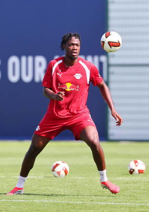 RB Leipzig - Training Bundesliga Leipzig, 25.08.2026, Trainingszentrum Cottaweg, Fußball Bundesliga , RB LEIPZIG - Training, Saisonvorbereitung zur Saison 2026 27 , Im Bild: El Chadaille Bitshiabu (5, RB Leipzig) ,