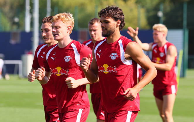 RB Leipzig - Training Bundesliga Leipzig, 25.08.2026, Trainingszentrum Cottaweg, Fußball Bundesliga , RB LEIPZIG - Training, Saisonvorbereitung zur Saison 2026 27 , Im Bild v.l.hi.: Rocco Reitz, Nicolas Seiwald und Max Finkgräfe Finkgraefe ,