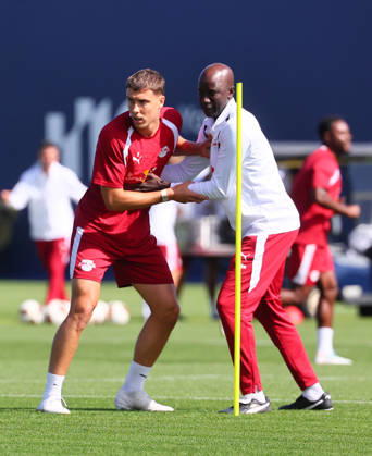 RB Leipzig - Training Bundesliga Leipzig, 25.08.2026, Trainingszentrum Cottaweg, Fußball Bundesliga , RB LEIPZIG - Training, Saisonvorbereitung zur Saison 2026 27 , Im Bild v.l.: Maxime Esteve und Babacar Baba N Diaye (RB Leipzig) ,