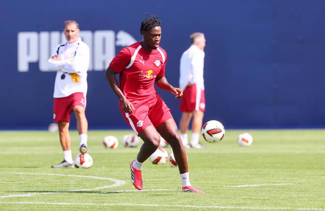 RB Leipzig - Training Bundesliga Leipzig, 25.08.2026, Trainingszentrum Cottaweg, Fußball Bundesliga , RB LEIPZIG - Training, Saisonvorbereitung zur Saison 2026 27 , Im Bild: El Chadaille Bitshiabu (5, RB Leipzig) ,