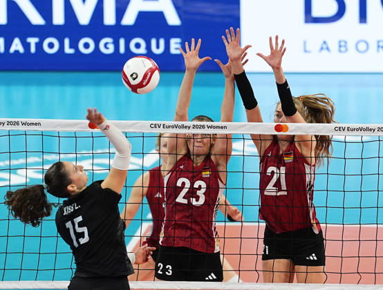 Hungary v Germany - CEV EuroVolley 2026 ISTANBUL, TURKIYE - AUGUST 25: Lilla Kiss (15) of Hungary in action against Sarah Straube (23) of Germany during the CEV EuroVolley 2026 Women Group A match between Hungary and Germany at Sinan Erdem Sports Hall, on August 25, 2026, in Istanbul, Turkiye. Esra Bilgin Anadolu Istanbul Turkey. Editorial use only. Please get in touch for any other usage.  Copyright: x2026xAnadoluxEsraxBilginx
