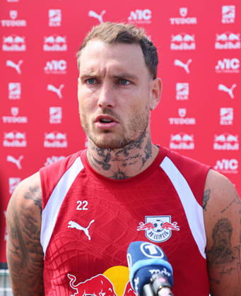 RB Leipzig - Training Bundesliga Leipzig, 25.08.2026, Trainingszentrum Cottaweg, Fußball Bundesliga , RB LEIPZIG - Training, Saisonvorbereitung zur Saison 2026 27 , Im Bild: David Raum (22, RB Leipzig) stand nach dem Training zum Mediengespräch. ,