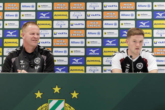 SOCCER - UEFA ECL, Rapid vs Hearts VIENNA,AUSTRIA,25.AUG.26 - SOCCER - UEFA Conference League, play-off, SK Rapid Wien vs Heart of Midlothian FC, preview, press conference, PK, Pressekonferenz Hearts. Image shows head coach Wouter Vrancken and Blair Spittal (Hearts).  GEPAxpictures xArminxRauthner