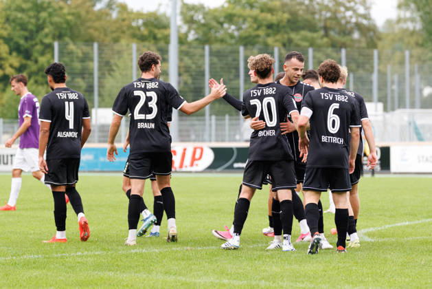 Team (TSV Landsberg) Tor zum 1 : 0 beim Spiel zwischen TSV Landsberg v TSV Schwaben Augsburg, Fussball, Herren, Toto-Pokal, 2026 2027, Achtelfinale am 25.08.2026 in Landsberg am Lech, Sportpark. Bayern Deutschland